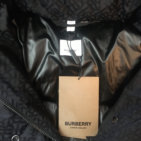 Large Burberry Women’s Sellindge TB Jacquard Down Puffer Coat in Black - Picture 4 of 4